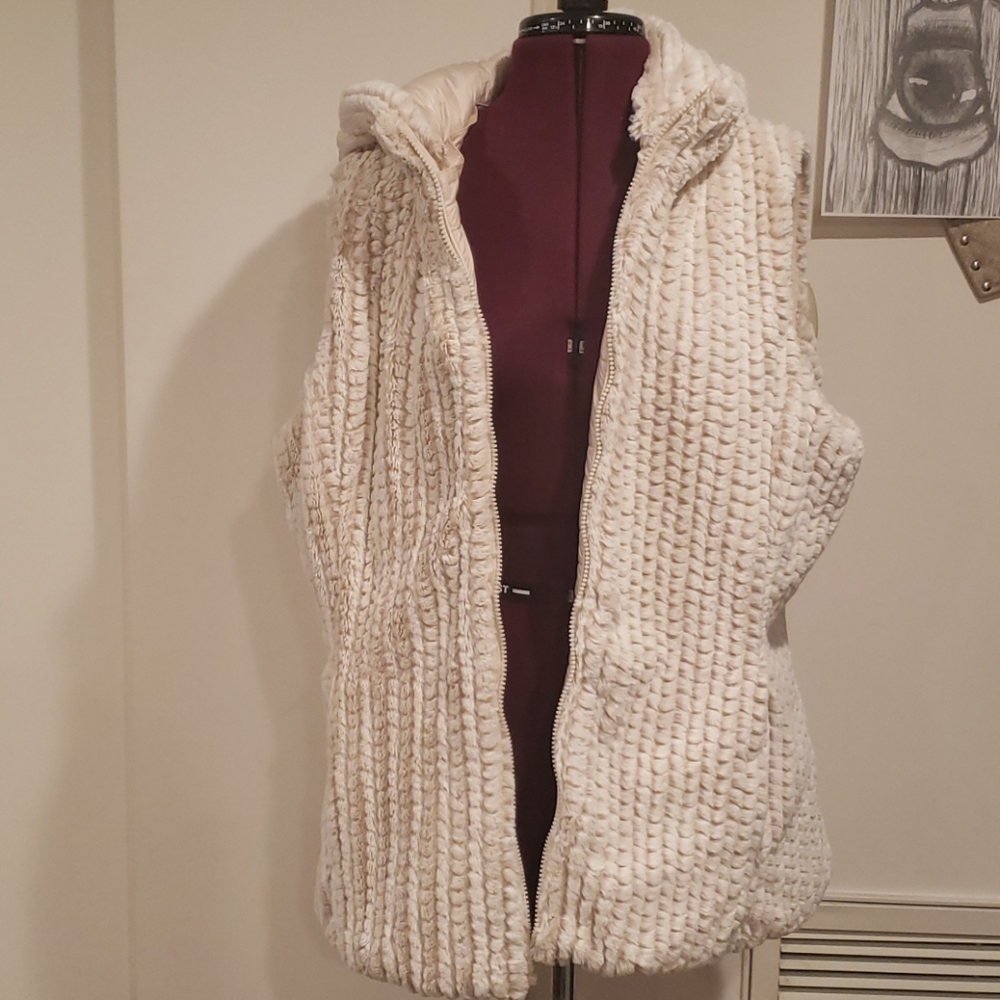 Reversable Vest - Picture 2 of 4